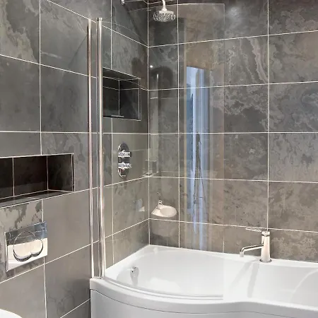 Ξενοδοχείο 12 Bluehill Park *